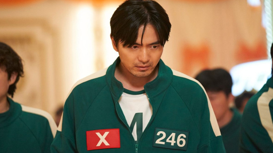 Lee Jin Wook as Yun Seok Un in Beyond the Bar