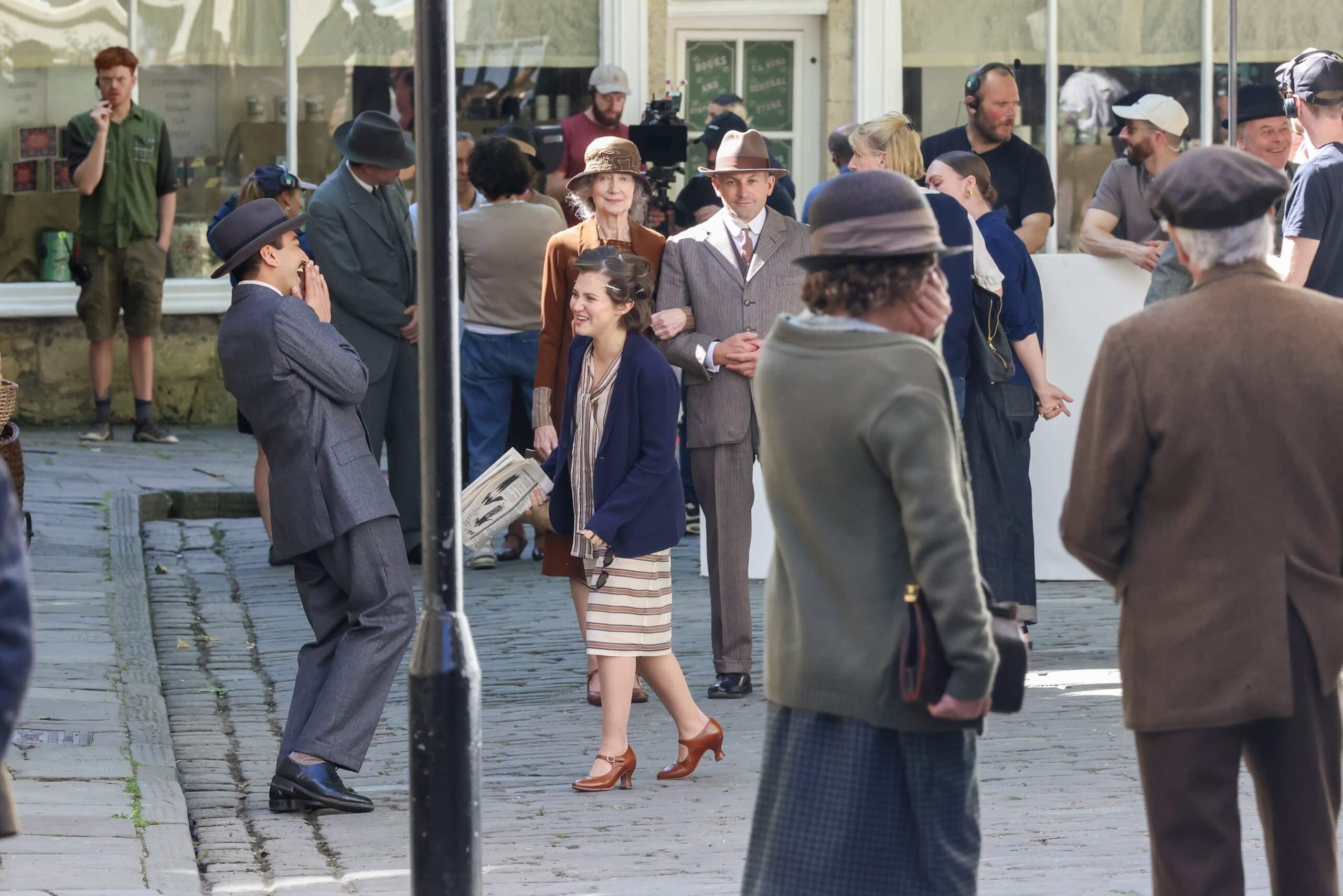 Plot synopsis scene from Seven Dials