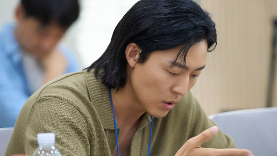 Lee Moo Saeng as Jin So Baek in As You Stood By